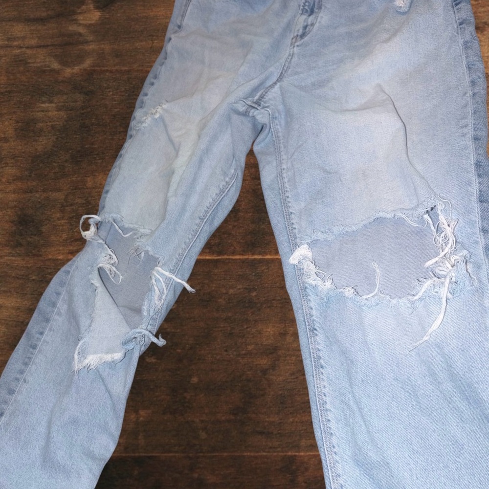American Eagle Outfitters Light Wash Distressed Women's Jeans